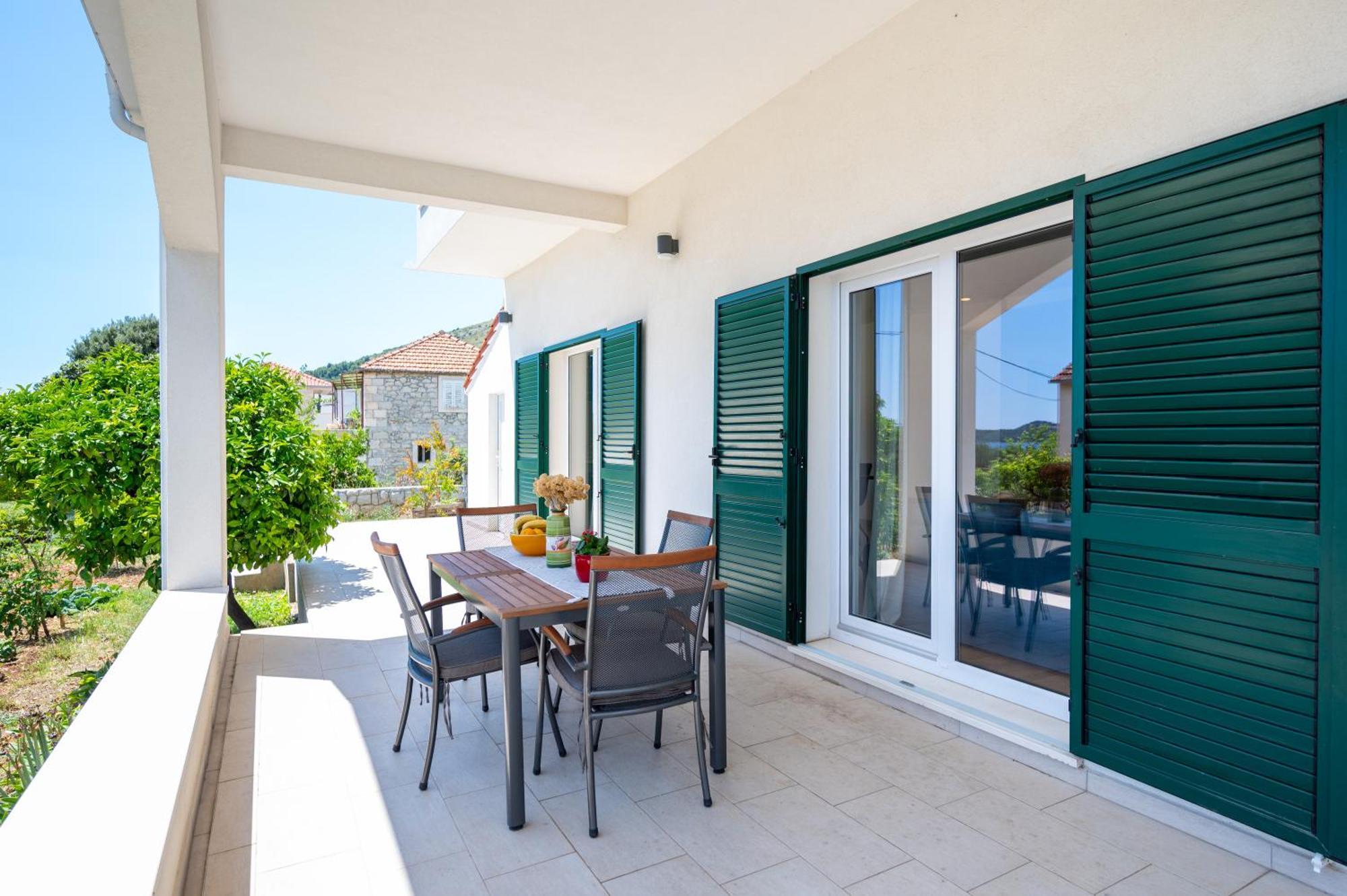 Mirjam Apartment *