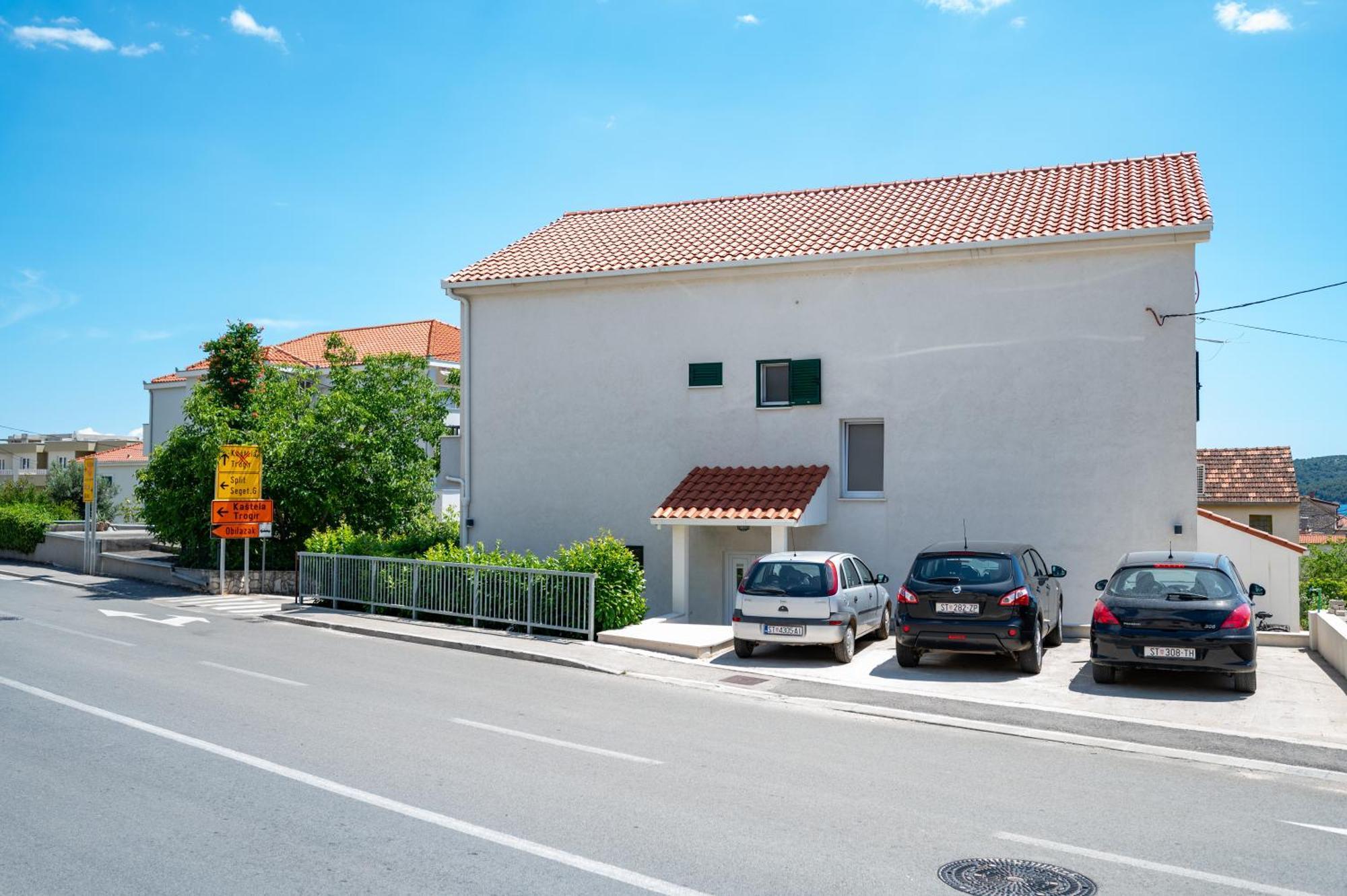 Mirjam Apartment *